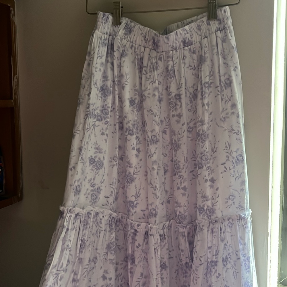 Light purple and white Francesca's blue rain maxi skirt